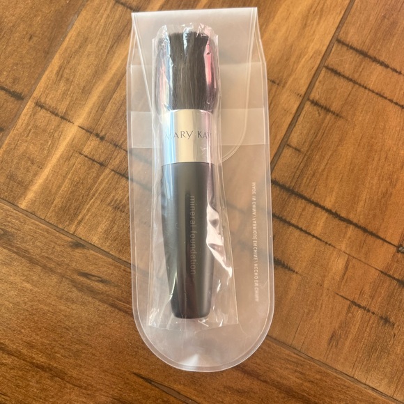 Mary Kay Black Mineral Foundation Brush - Picture 2 of 2